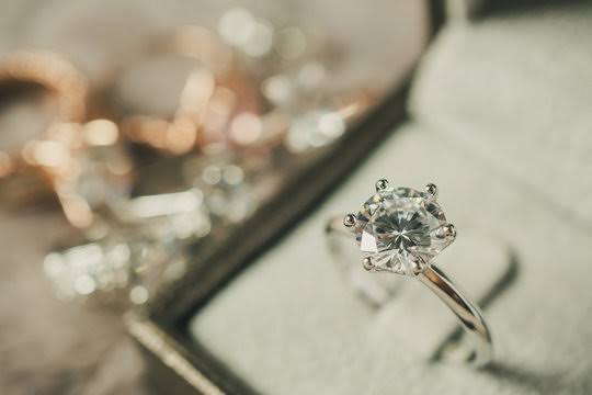 培育鑽石與Lab Made Diamond 2026香港全攻略：由求婚戒指到日常首飾，精明消費者必讀指南